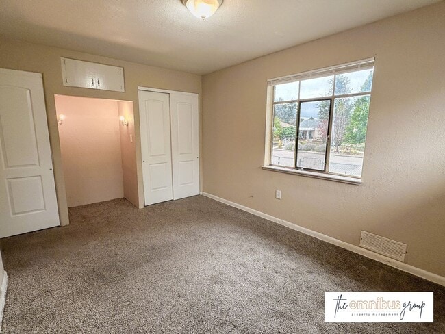 Building Photo - Hazel Ct