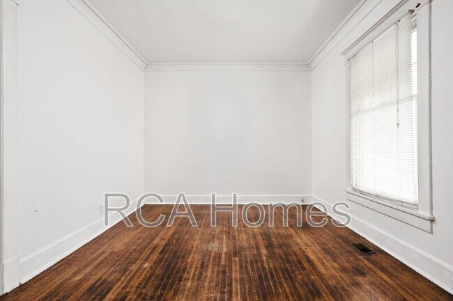 Building Photo - 418 N Drexel Ave