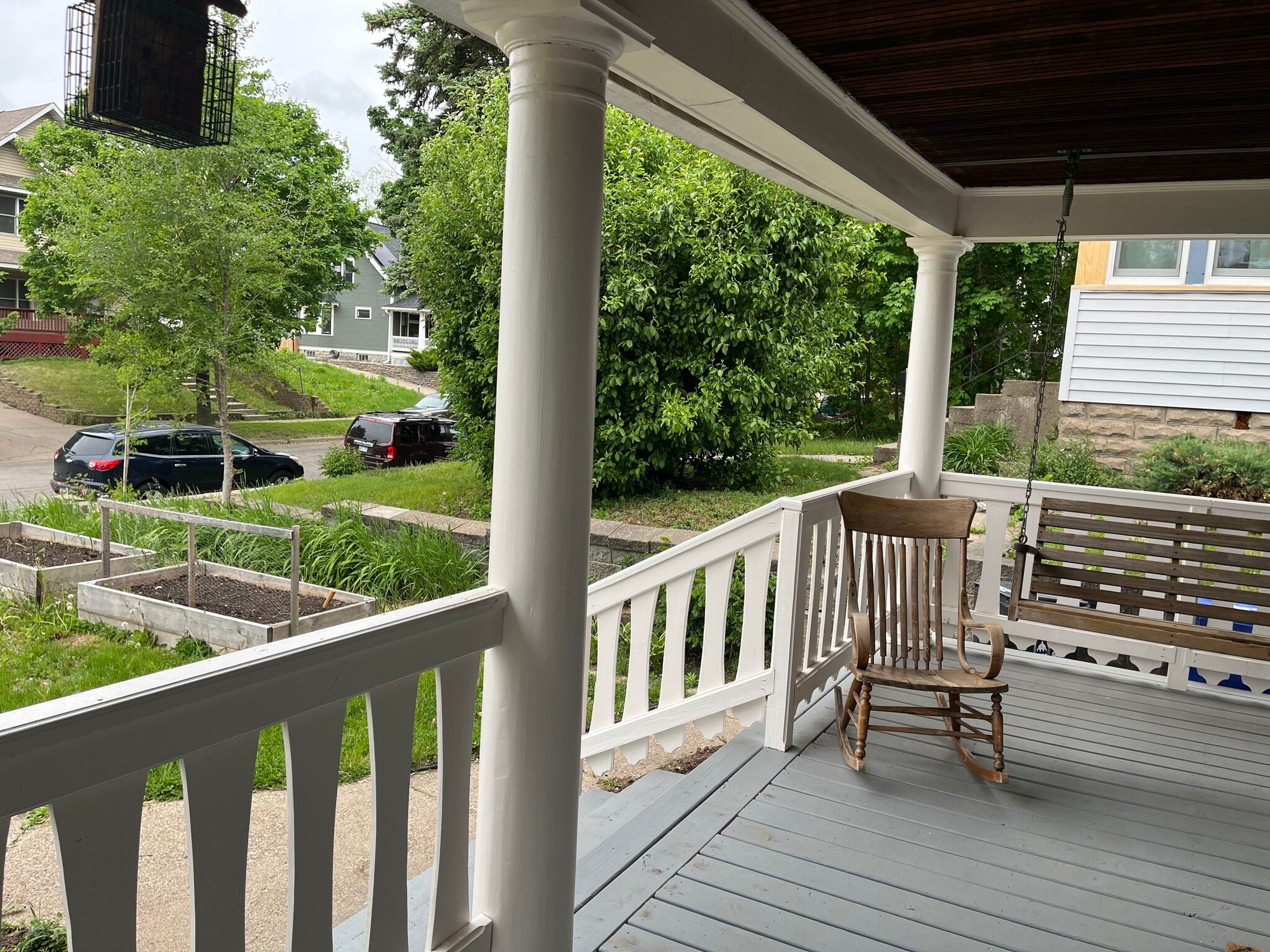 Front Porch - 1054 Desoto St