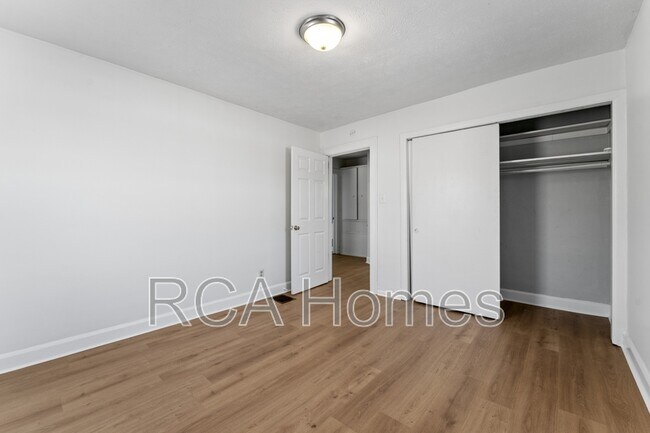 Building Photo - 601 N Sherman Dr