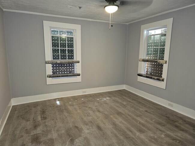 Building Photo - 2334 Garden Dr