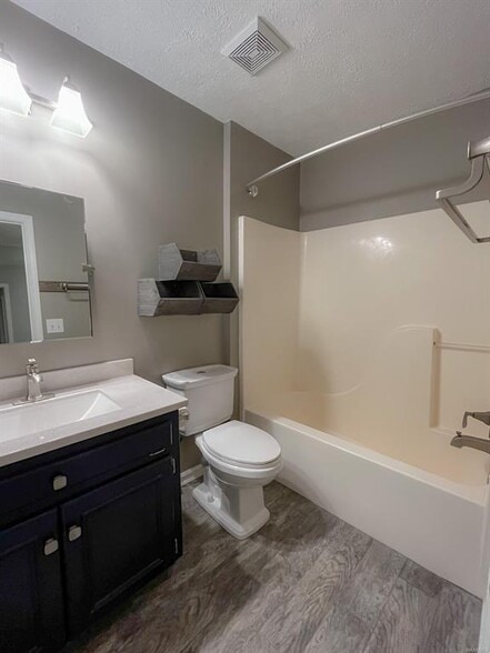 Building Photo - 121 Hickory Trail