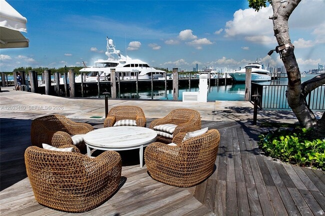 Building Photo - 19122 Fisher Island Dr