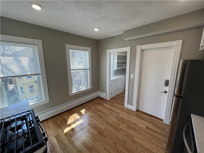 Building Photo - 2 Gilson Terrace