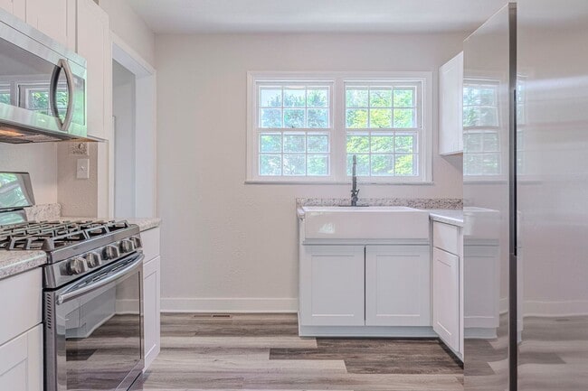 Building Photo - Spacious home for rent!