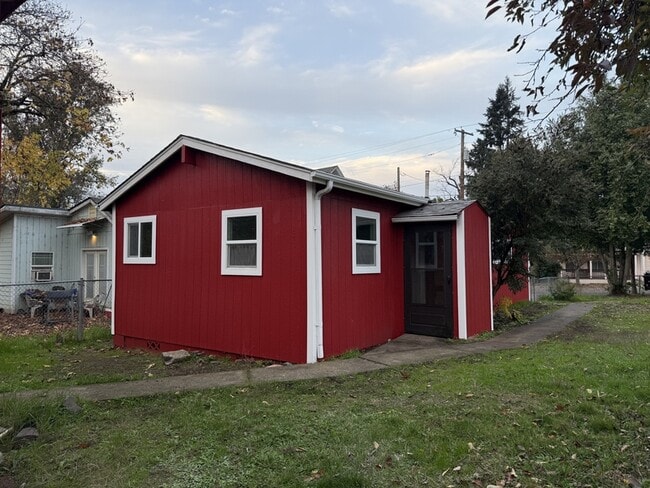 Building Photo - 173 SE Lane Ave