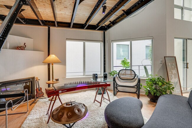 Building Photo - 661 5th St