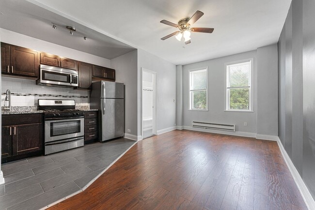 Building Photo - 5863 N Kenmore Ave