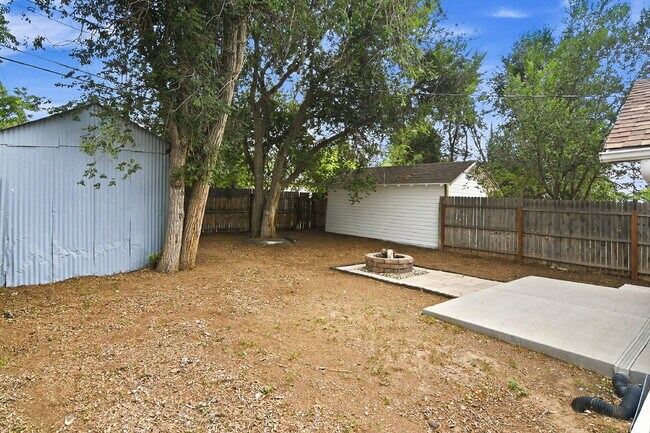 Building Photo - $1,595.95 with $250 Cleaning Voucher, 1 Bed - 1 Bath, Single Family Home in Aurora with Private a...