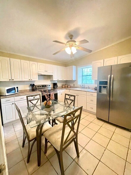 Building Photo - 406 Longshadow Road