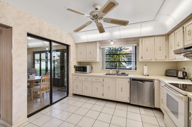 Building Photo - 10244 Dovewood Ln