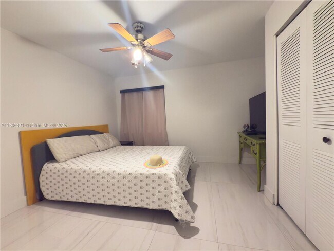 Building Photo - 3078 S Oakland Forest Dr