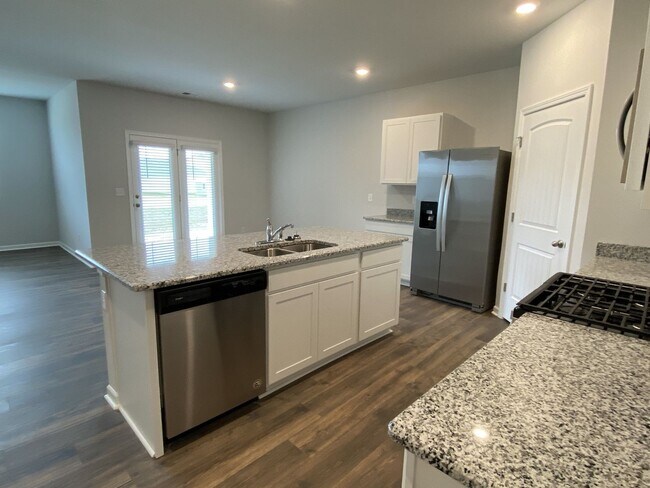 Building Photo - Nice Four Bedroom Home in Lebanon