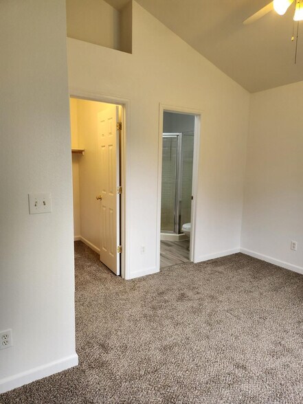 Building Photo - 525 N Diamond Ave