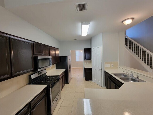 Building Photo - 1001 Acanthus St