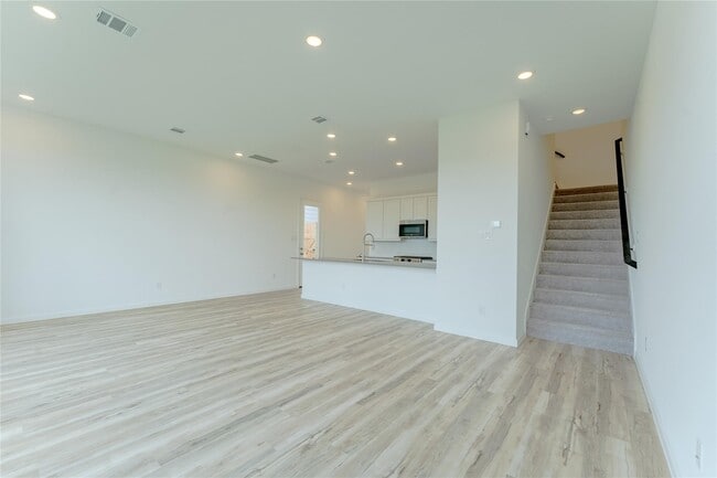 Building Photo - 5511 Holly Hvn Ct