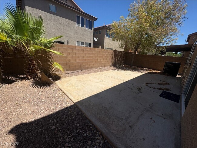Building Photo - 9218 Grassy Weep Ct