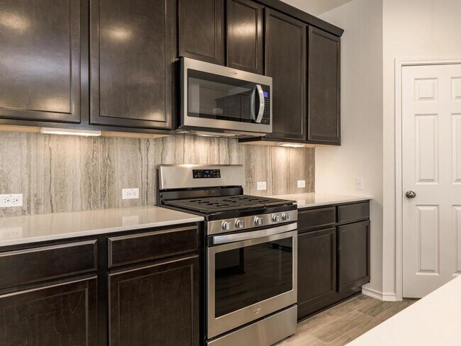 Building Photo - 9101 Garnet Dr