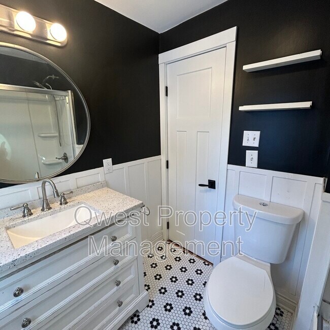 Building Photo - 1532 Sylvan Ave SE