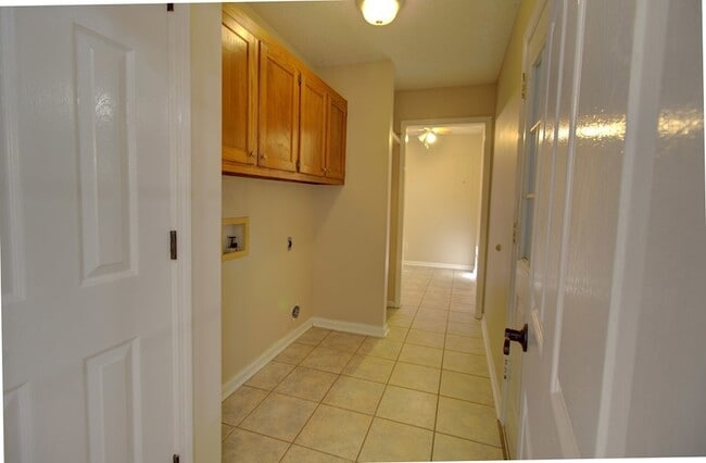 Building Photo - 809 Barrington Dr