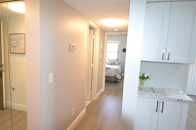 Building Photo - 284 Woodlake Wynde