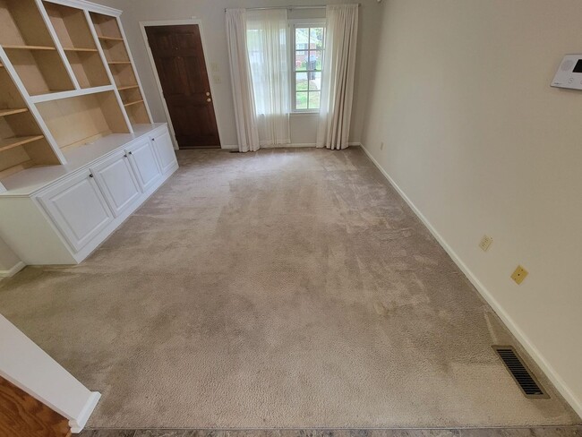 Building Photo - For Rent: Charming 2-Bedroom Brick Home in...