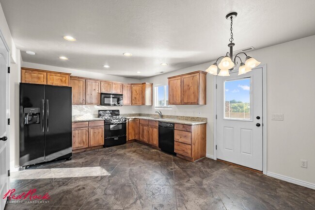 Building Photo - Adorable 3 Bedroom End Unit Townhome!