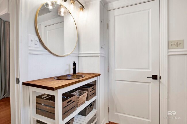 Building Photo - 18870 Highland Dr