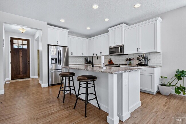 Building Photo - Beautiful South Meridian Home