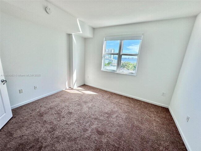 Building Photo - 7900 Harbor Island Dr