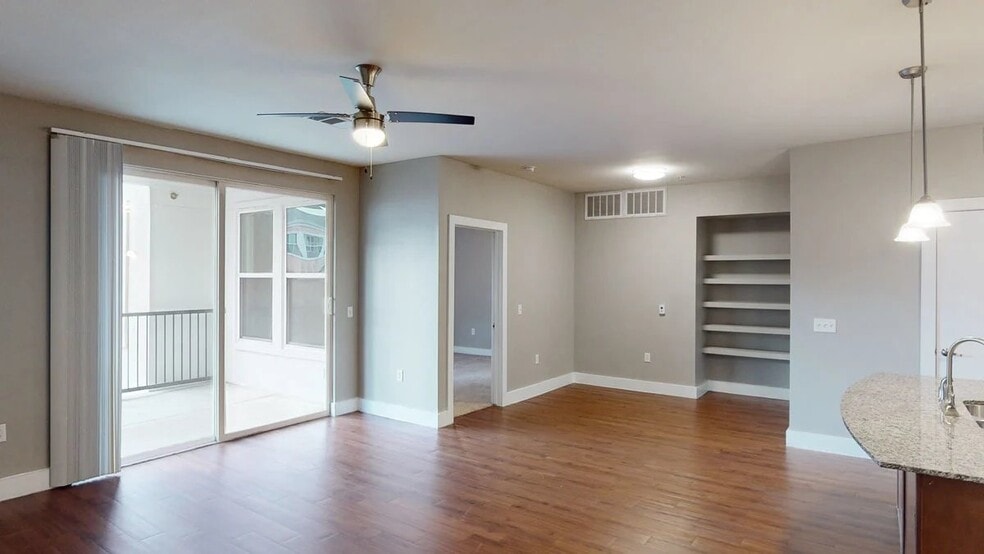 Building Photo - 305 River Fern Ave