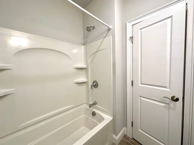 Building Photo - 371 Main St