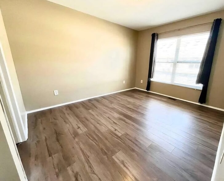 More photos - 15650 Stone Crossing Dr