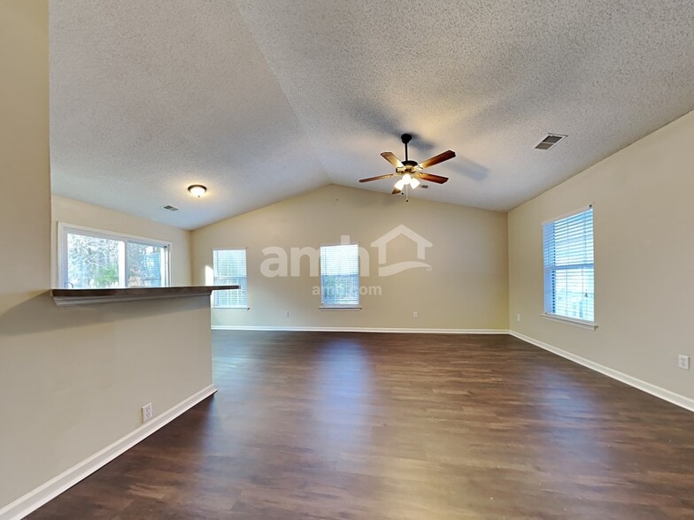 Building Photo - 537 Beverly Dr