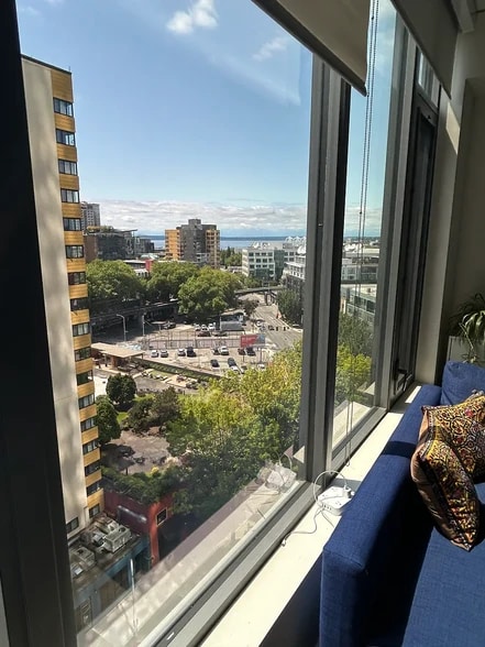 Building Photo - 2510 6th Ave