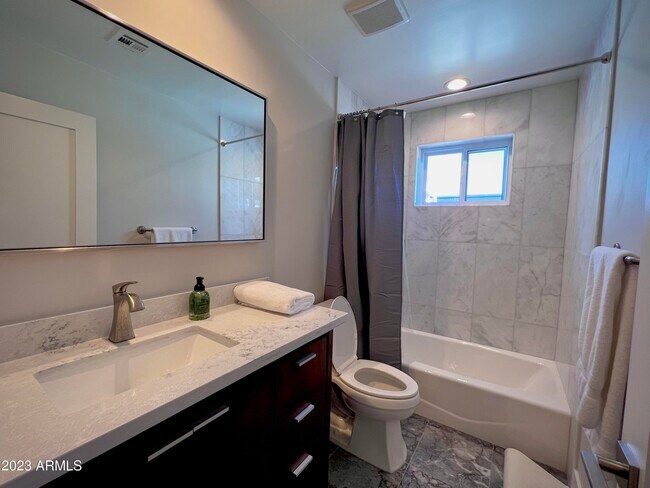 Building Photo - 3318 E Onyx Ave