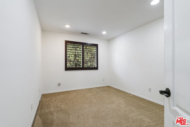 Building Photo - 14321 Hortense St