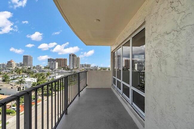 Building Photo - 2500 E Las Olas Blvd