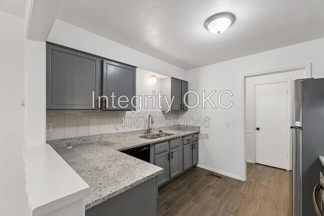 Building Photo - 8514 Candlewood Dr