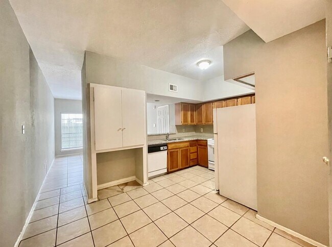 Building Photo - 8719 Village of Fondren Dr