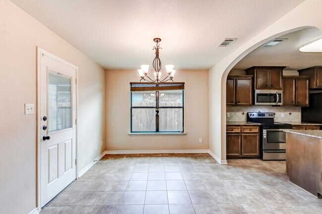 Building Photo - 2405 Coy Dr