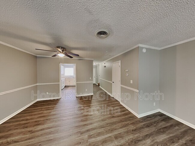 Building Photo - 1847 Boulevard St