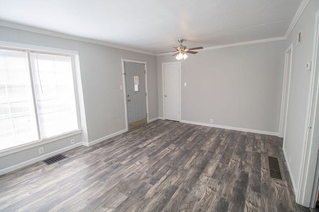 Building Photo - 301 W Forest Ave