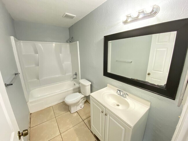 Building Photo - Move in Ready! 3/2 Condo in Altamonte Spri...