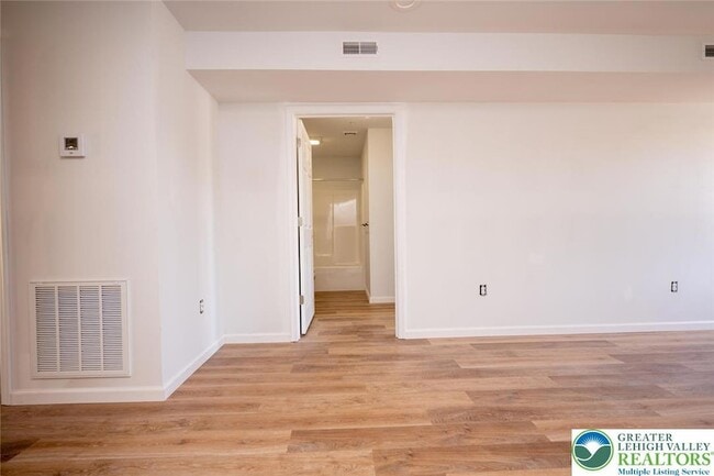 Building Photo - 5994 Coplay Rd