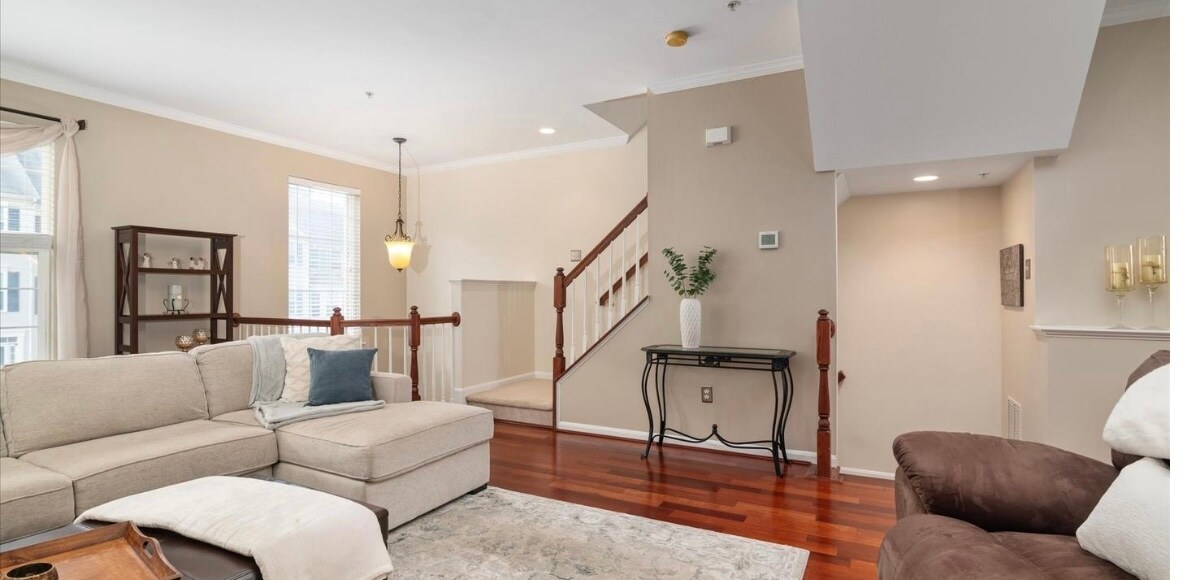 Building Photo - 1028 Meandering Way