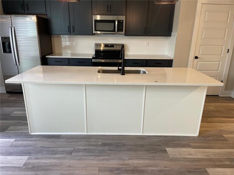 Building Photo - 5704 Urban Vlg Wy