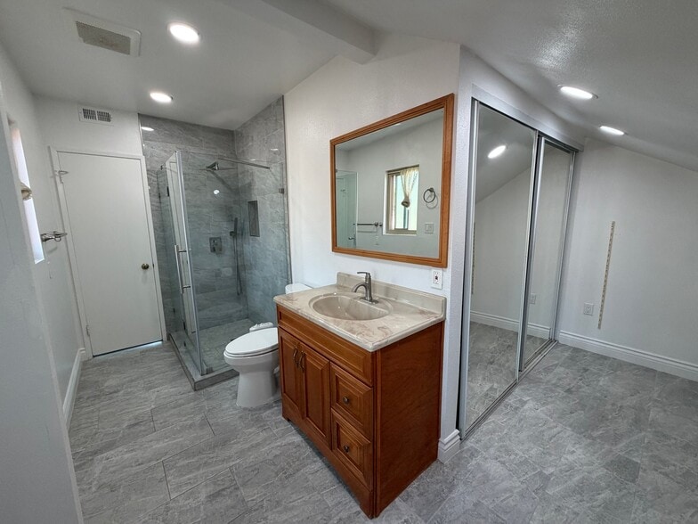 Building Photo - 8552 Doremere Dr
