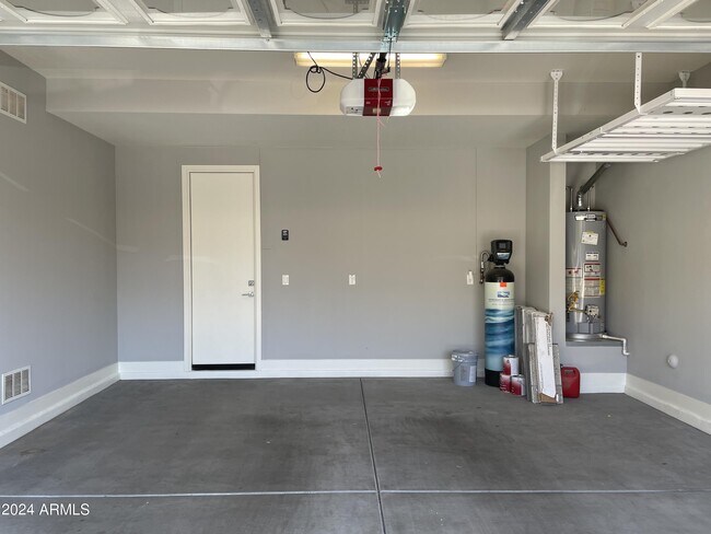 Building Photo - 4624 E Vista Bonita Dr