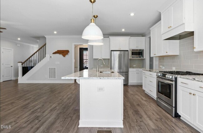 Building Photo - 217 Tumbling River Dr